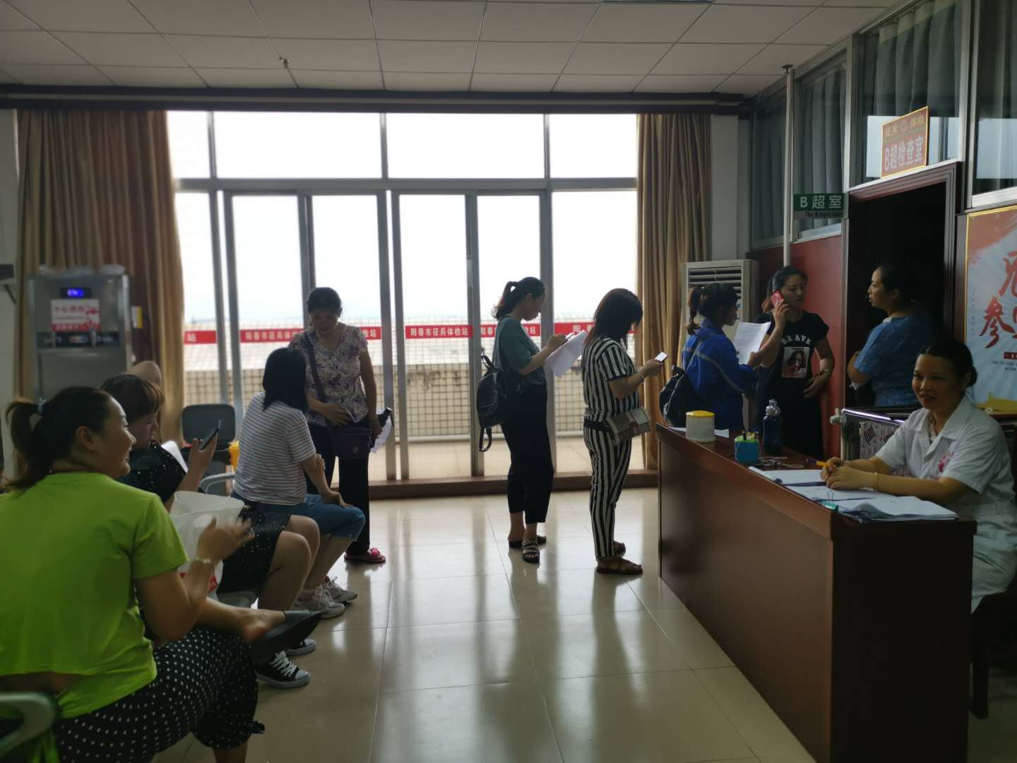 公司女工委员会组织女职工进行健康体检
