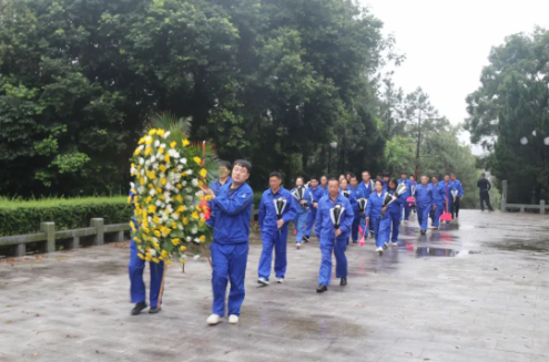 广东新兴铸管党委到东湖革命烈士陵园开展祭奠先烈扫墓活动