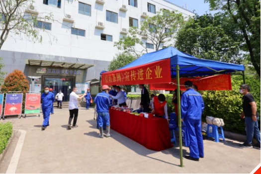 广东新兴铸管联合市信访局开展宣传教育活动