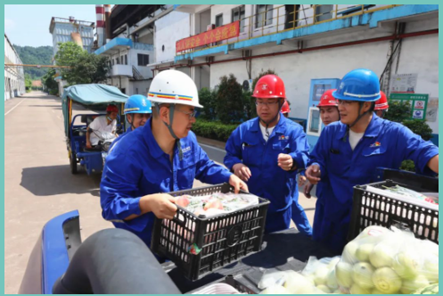 炎炎夏日送西瓜 丝丝清凉沁人心——公司为一线岗位员工送上解暑“伴侣”